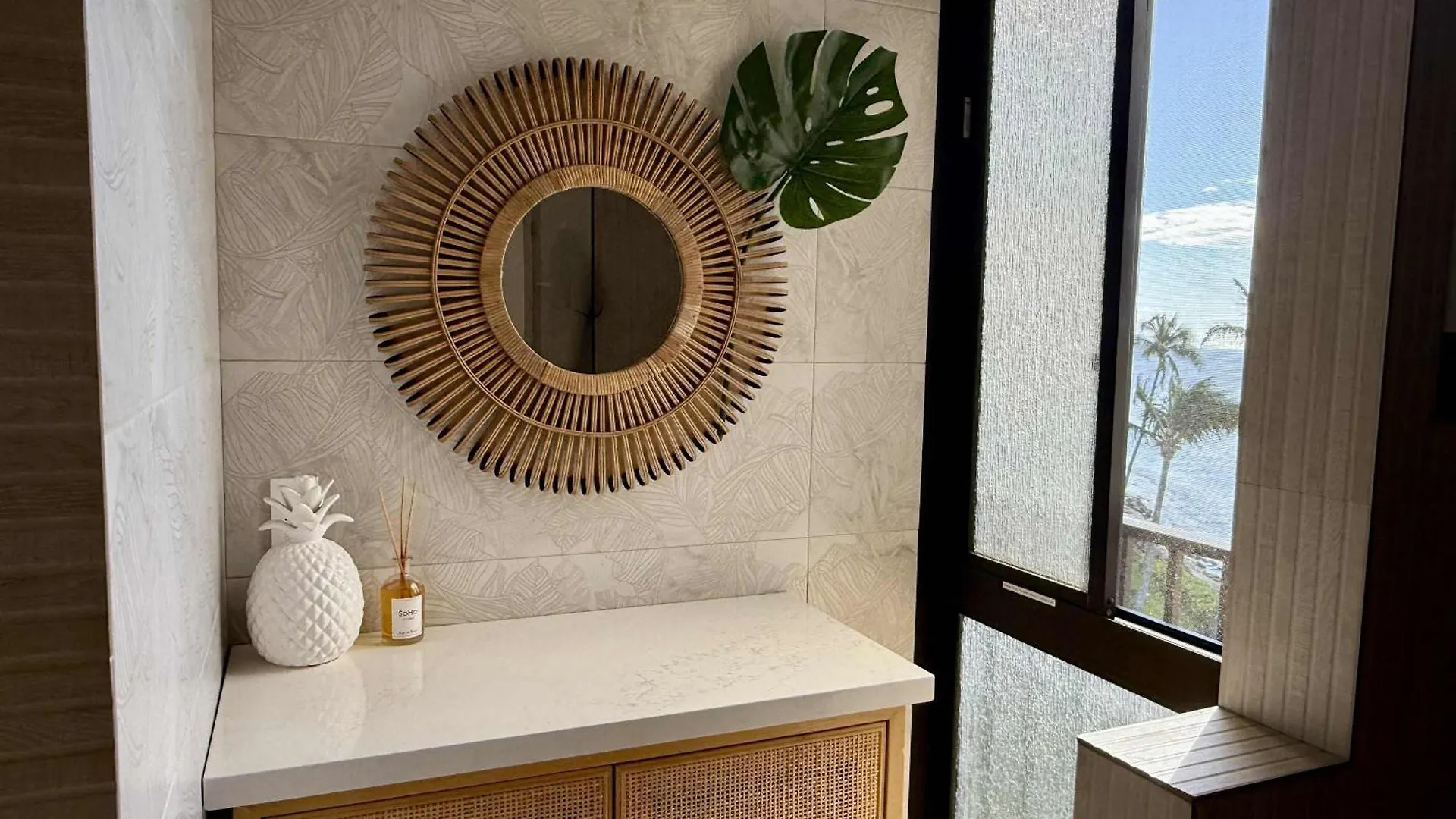 Unforgettable Oceanfront Stay , Nature, Luxury & Tranquility Kahana