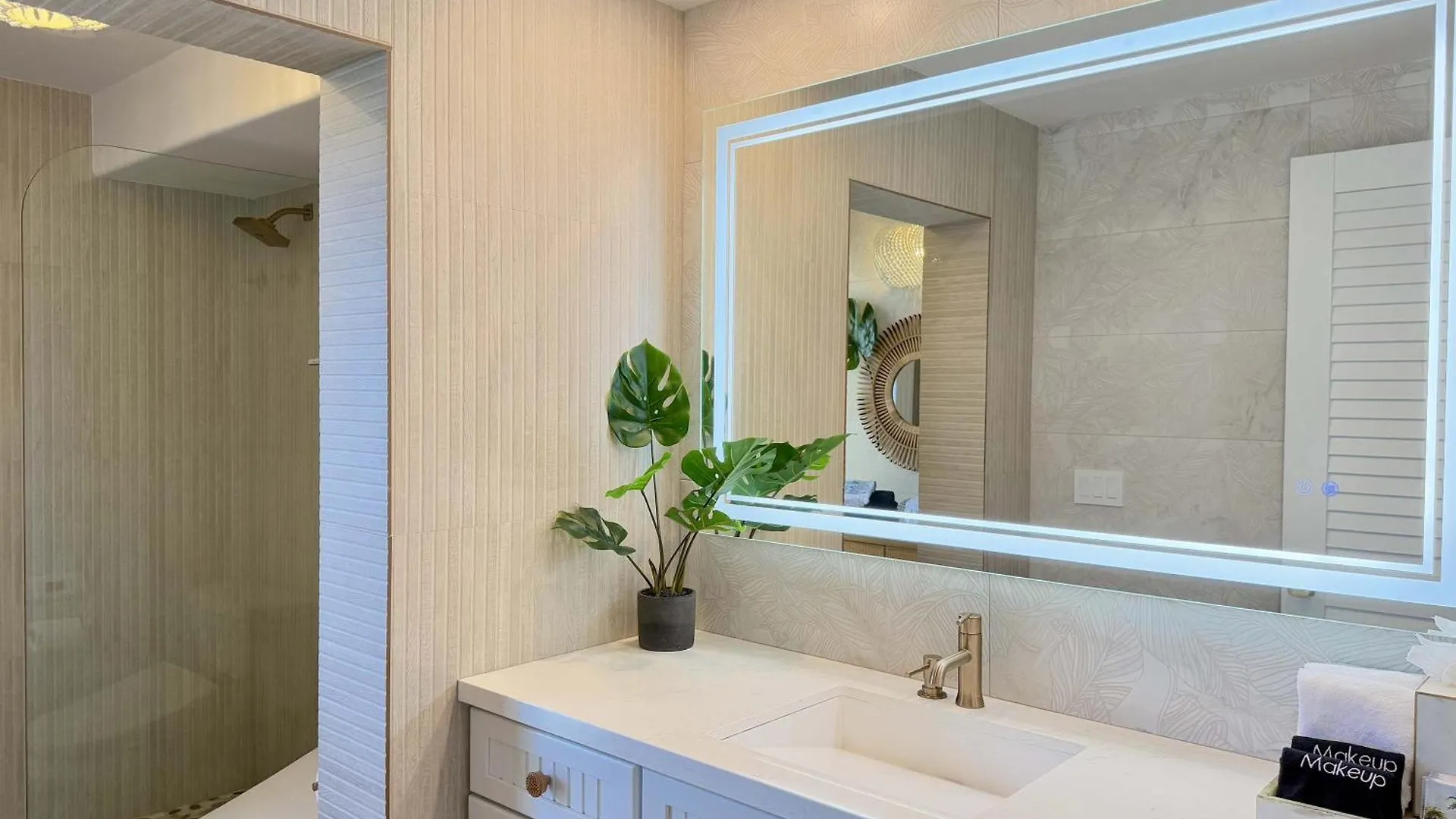 Unforgettable Oceanfront Stay , Nature, Luxury & Tranquility Kahana
